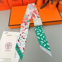 Hermes Chacun Fait Son Nid Silk Twilly In Green