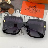Hermes H5522 Square Acetate Sunglasses In Black