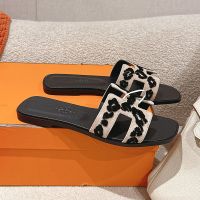 Hermes Oran Slides Women Tufted Suede In White/Black